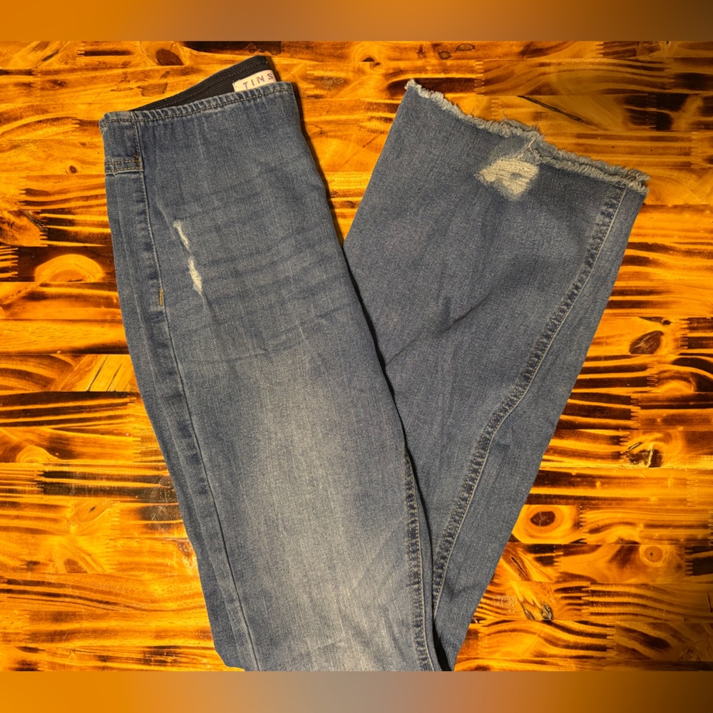 Tinseltown Relaxed Fit Distressed Blue Jeans